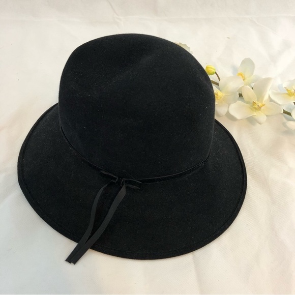 Helen Kaminski Black Hat great for winter days